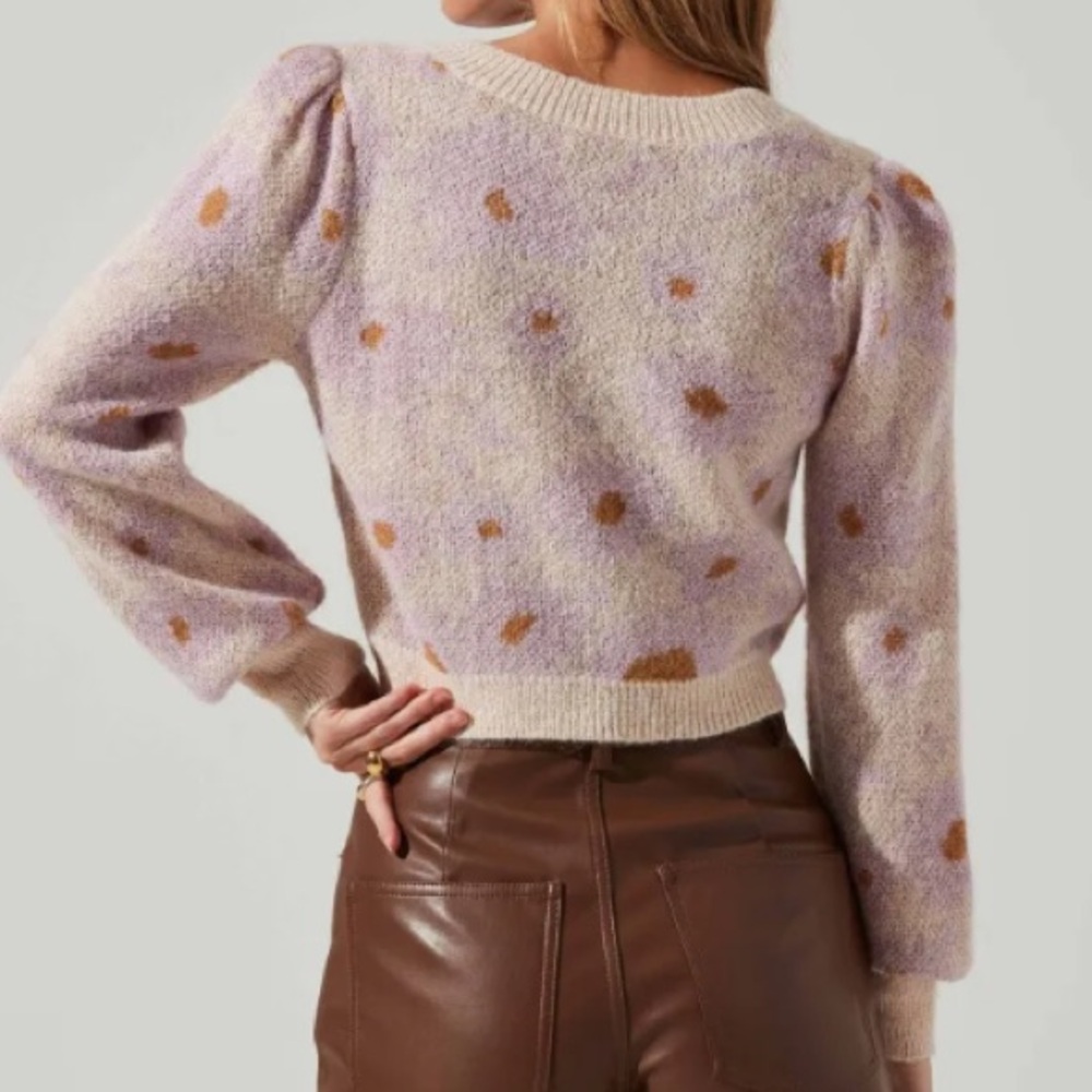 NWOT ASTR Tricia Cropped Cardigan Sweater in Lilac Floral, size small - Picture 2 of 8